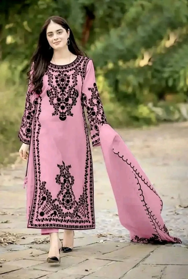 Marvelous White Color Thread Work Salwar Suit - XL, pink Daisy
