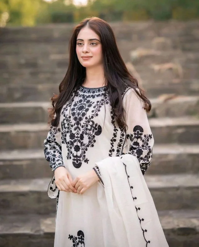 Marvelous White Color Thread Work Salwar Suit - XXL, White