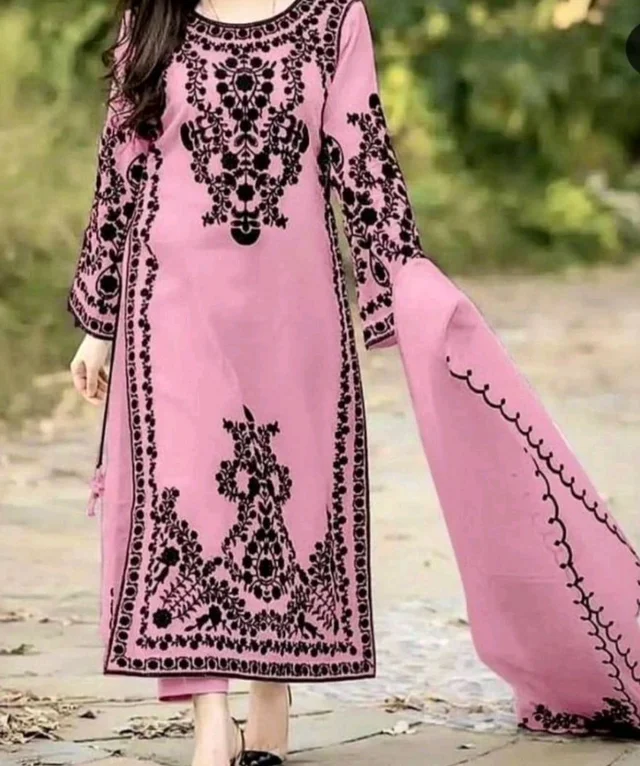 Marvelous White Color Thread Work Salwar Suit - XXL, pink Daisy