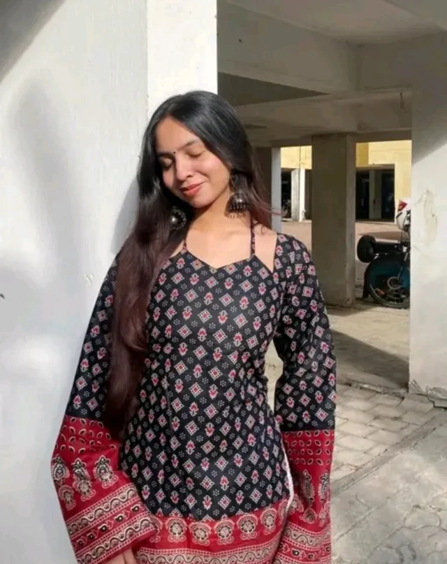Women Rayon Printed Kurta, Red, Bell Sleeve, Adjustable Back Tie-Up, Casual Daily & Ethnic Wear, Summer TunicWomen Rayon Printed Kurta, Red, Bell Sleeve, Adjustable Back Tie-Up, Casual Daily & Ethnic We - L, Black