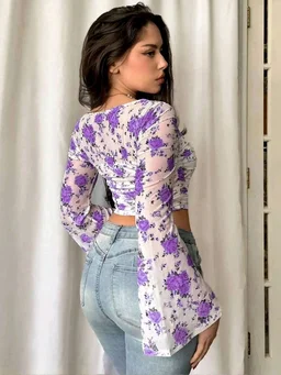 Women Floral Printed Bell Sleeve Square Neck Slim-Fit Crop Top - M, Wisteria