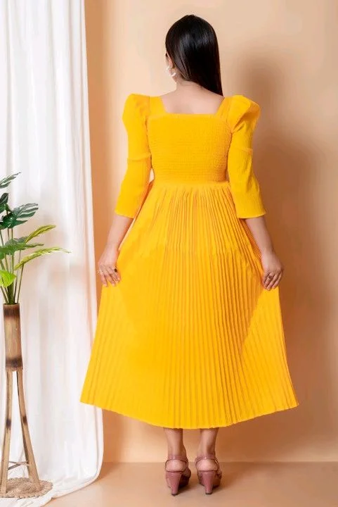 Women's Pleated Maxi Dress for Special Occasions, Square Neck, Puff Sleeves, Midi Length - L, Yellow Orange