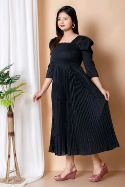Women's Pleated Maxi Dress for Special Occasions, Square Neck, Puff Sleeves, Midi Length - M, Black