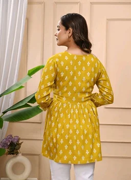 Casual Regular Sleeves Printed Women Red Top - XXL, Fuel Yellow