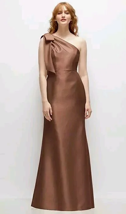 Bow One-Shoulder Satin Trumpet Gown in Cognac - S, Brown