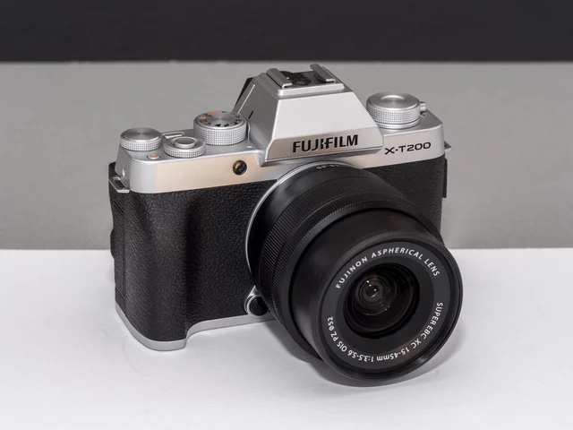 FUJIFILM XT 200 WITH 15-45
