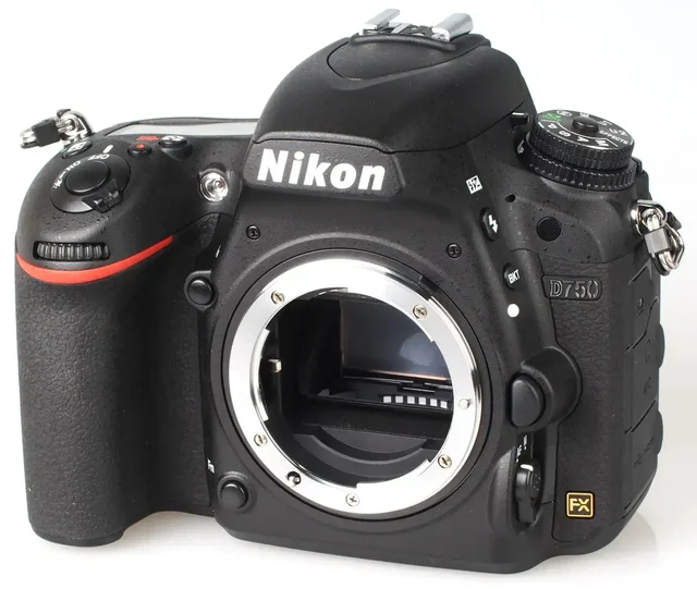 NIKON D 750