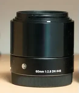 SIGMA 60 MM 2.8 LENS