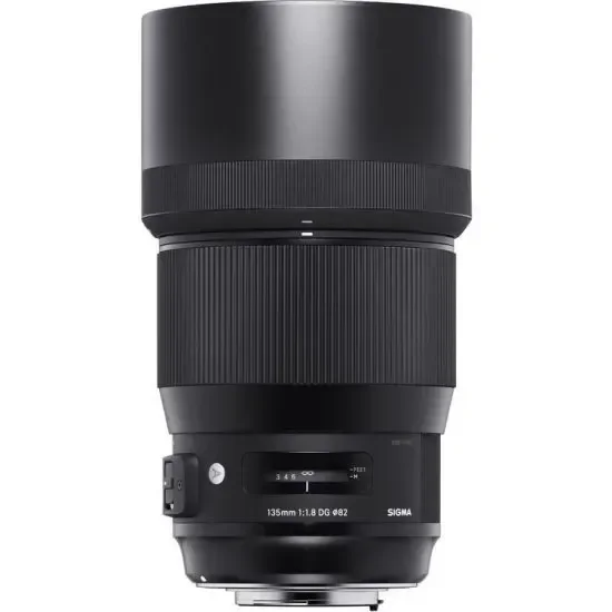 SIGMA 135 MM 1.8 LENS