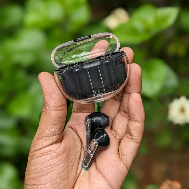 Bluetooth Truly Wireless In Ear Earbuds With Mic - Black
