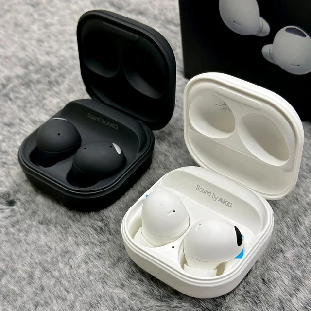 Most Awaited Budget Combo | Active 2 Amoled Display Smartwatch And Buds 2 Pro Best Quality Earphone - Silver/White