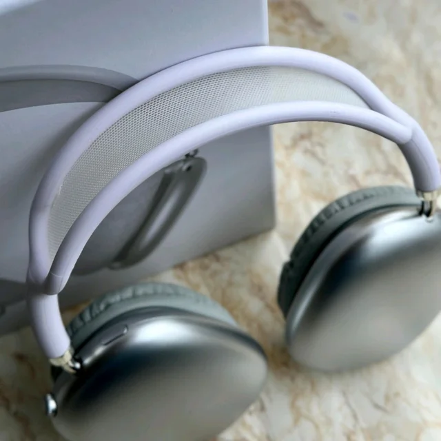 Air Max High Quality With Popup Window, Carrying Pouch, And High Sound Quality With Mic