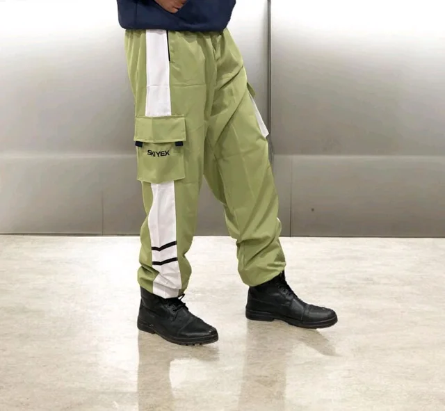 The Parachute Baggy Lower pants are a versatile and practical choice for casual wear - XXl