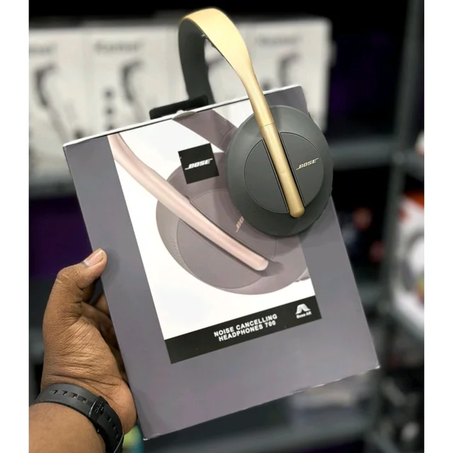 Presenting You All New 700 Headphones. 1:1 Master Quality | Typ-C Fast Charging Port With Aux Cable - SRH2