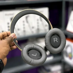 Presenting You All New 700 Headphones. 1:1 Master Quality | Typ-C Fast Charging Port With Aux Cable - SRH2