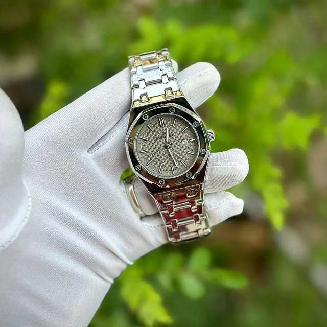 Analog High Quality Quartz Movement Collection With High Quality Strap Best finishing Body & Case - SRA1