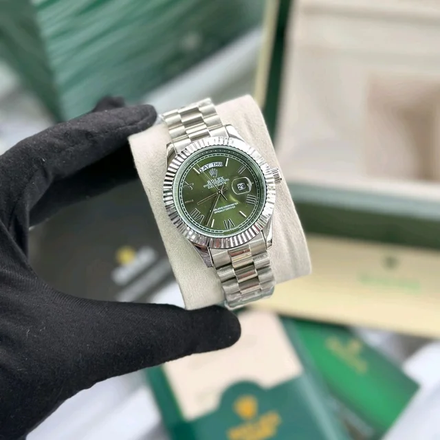 Analog Day Date High Quality Quartz Movement Collection With High Quality Strap Best finishing Body & Case - SRD9