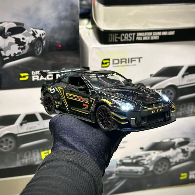 1:32 GT-R Diecast Collectors Model – Diecast Model With Lights & Opening Doors
- Black