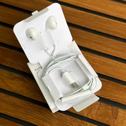 Type-C Wired Earphones – Clear Sound with Built-in Mic