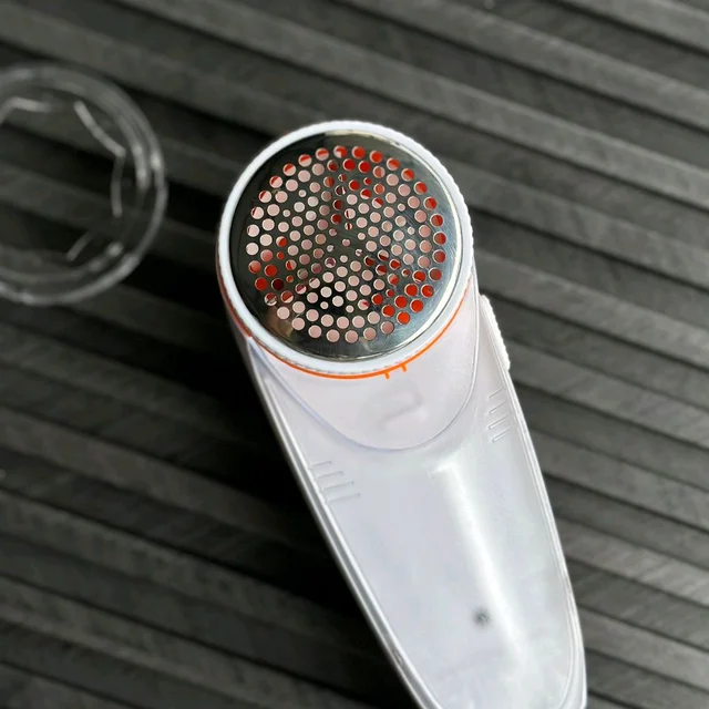Nova NLR-208 Electric Lint Remover – Restore Clothes Instantly with Sharp Rotary Blades