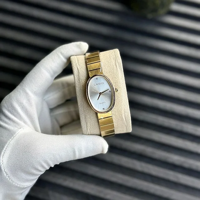Analog Slim High Quality Quartz Movement Watch - SRB6