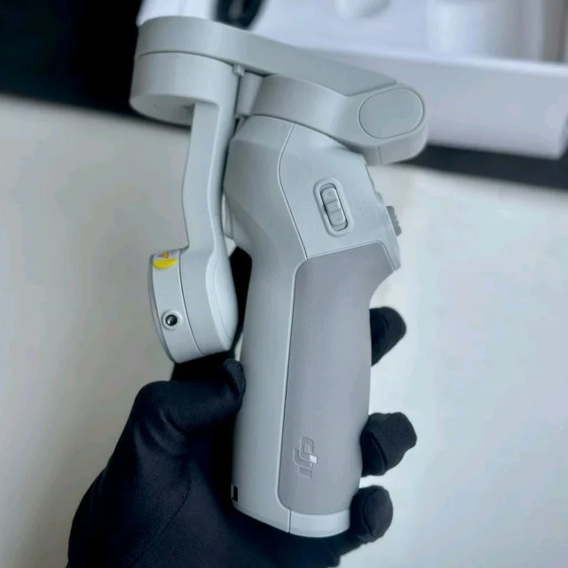 DJI OSMO Mobile SE Intelligent 3-Axis Phone Gimbal - Portable and Foldable for Android and iPhone With ShotGuides, ActiveTrack 5.0 - Vlogging Stabilizer for YouTube Videos