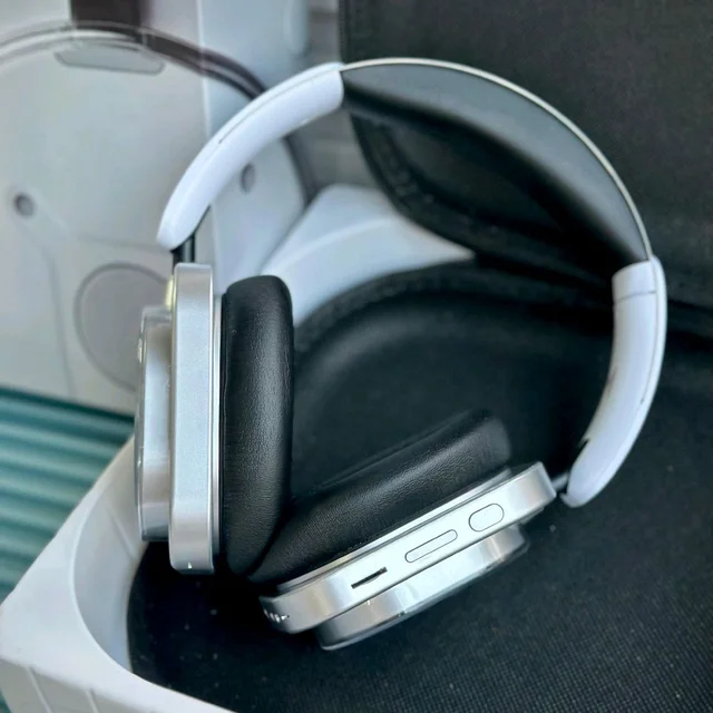 Wireless Earphone Headphones For Music Lovers & Professionals - Suitable for Travel, Office & Home, 5-6 Hours Playback Time, 7A - Silver