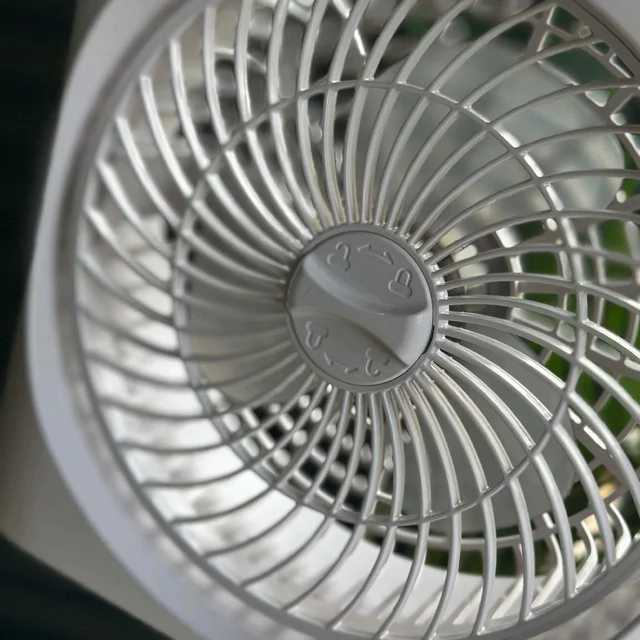 Portable Mist Cooling Fan with Water Spray, 3 Speed Airflow, 750ml Water Tank, LED Light & Timer – Desktop Personal Air Cooler Fan