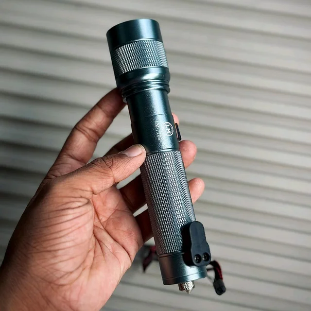 Rechargeable High Power LED Flashlight LM-7703 with COB Side Light & Safety Hammer