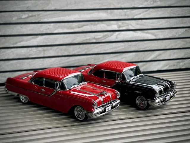 Vintage Classic Car Wireless Bluetooth Speaker – Portable Retro Car Speaker with FM Radio, TF Card & AUX Support - Red