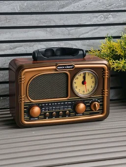 Rock Light S 586 Vintage Style AM/FM/SW Radio with Analog Clock