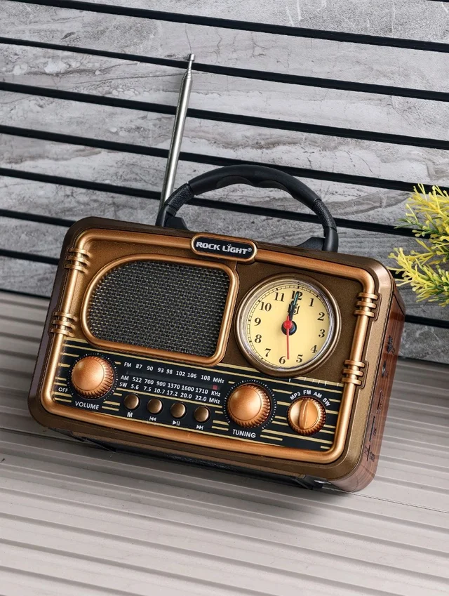 Rock Light S 586 Vintage Style AM/FM/SW Radio with Analog Clock