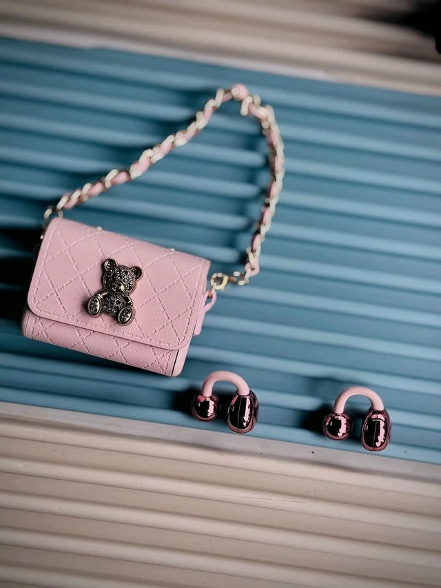 CYXG Q69 Wireless Clip-On Earbuds: 72-Hour Battery Life, Extra Bass & Mini Purse Case with Chain - Pink