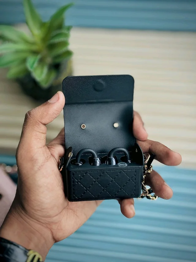 CYXG Q69 Wireless Clip-On Earbuds: 72-Hour Battery Life, Extra Bass & Mini Purse Case with Chain - Black