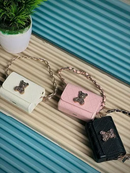 CYXG Q69 Wireless Clip-On Earbuds: 72-Hour Battery Life, Extra Bass & Mini Purse Case with Chain - White