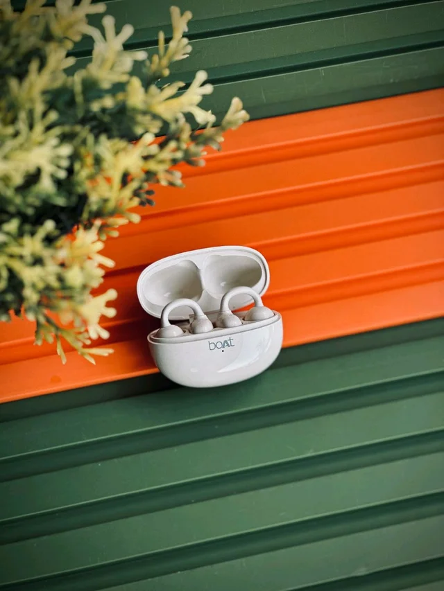 boAt 230 Wireless Earbuds: Low Latency, HD Sound & Environmental Noise Cancellation - White