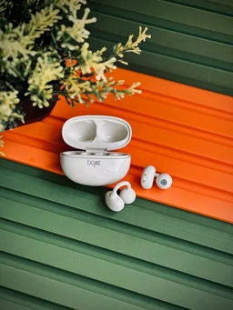 boAt 230 Wireless Earbuds: Low Latency, HD Sound & Environmental Noise Cancellation - White