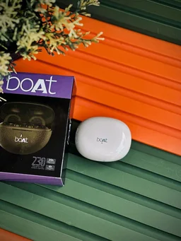 boAt 230 Wireless Earbuds: Low Latency, HD Sound & Environmental Noise Cancellation - White