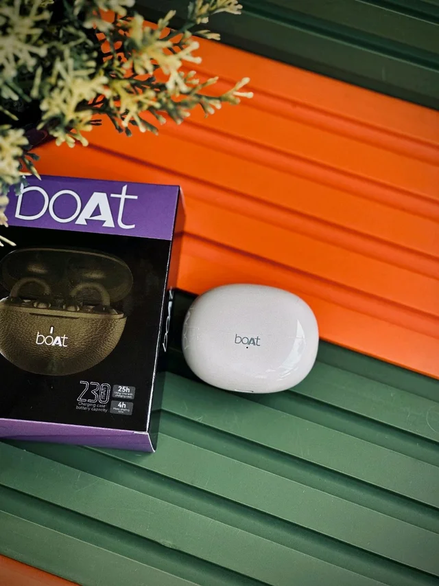 boAt 230 Wireless Earbuds: Low Latency, HD Sound & Environmental Noise Cancellation - White