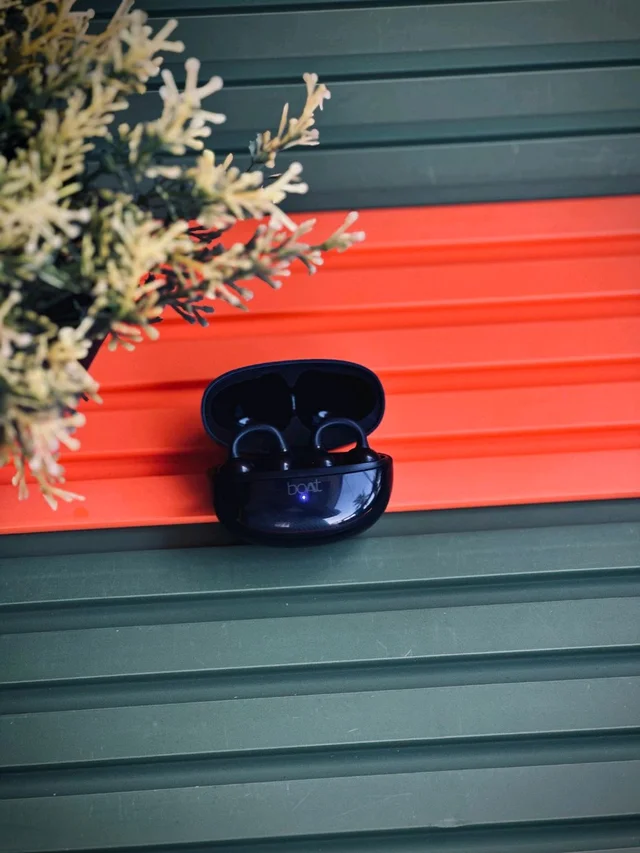 boAt 230 Wireless Earbuds: Low Latency, HD Sound & Environmental Noise Cancellation - Black