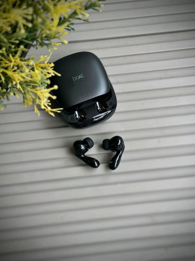 boAt Airdopes 313 True Wireless Earbuds with 75H Playtime, 13mm Drivers, boAt Signature Sound & Glide Shell