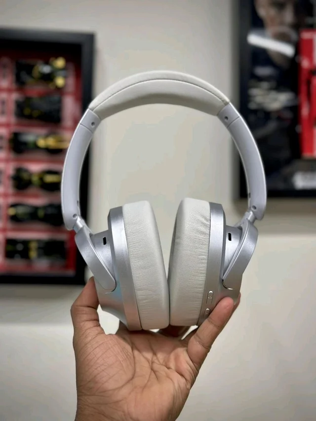 Noise Master Buds MAX Bluetooth Headphones - White