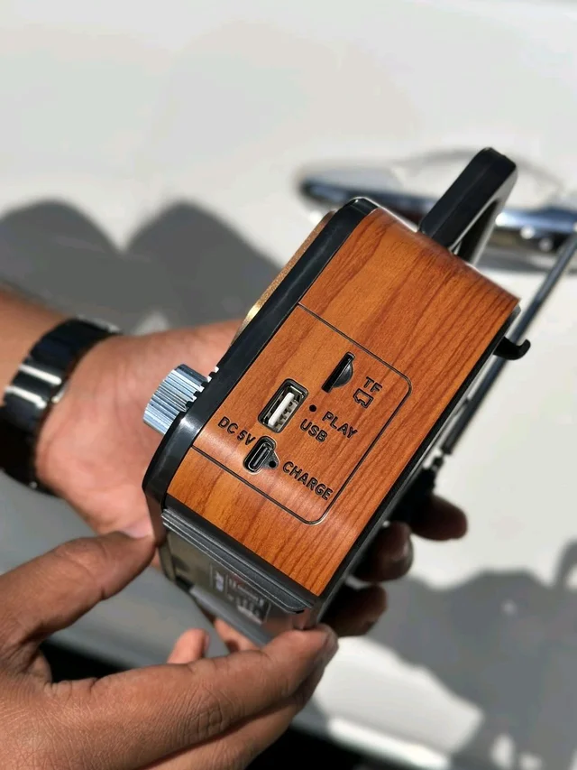 Rock Light RL-S572 Vintage Style 3-Band Portable Radio & Bluetooth Speaker with Analog Clock (15W Output)