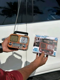 Rock Light RL-S572 Vintage Style 3-Band Portable Radio & Bluetooth Speaker with Analog Clock (15W Output)
