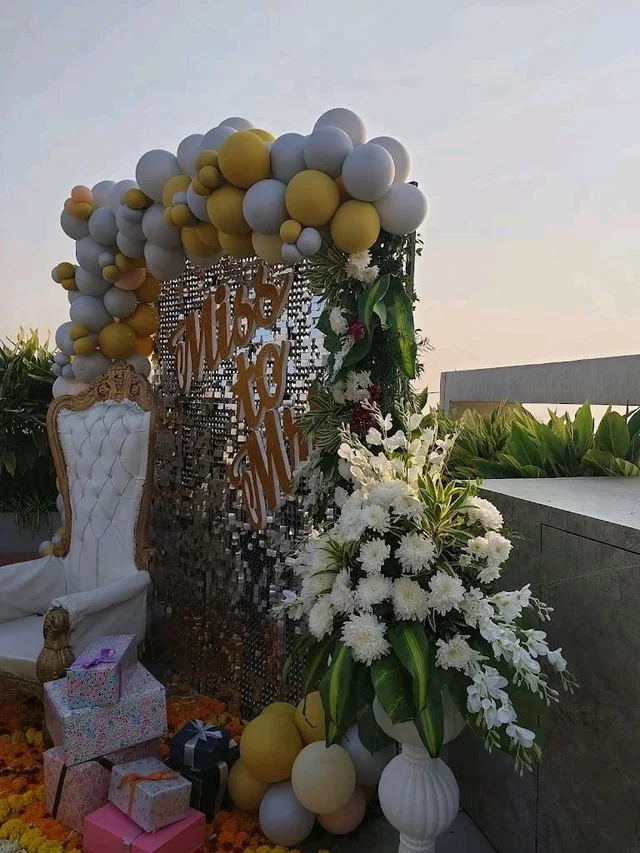 Balloon Decoration With  Flower Pot 