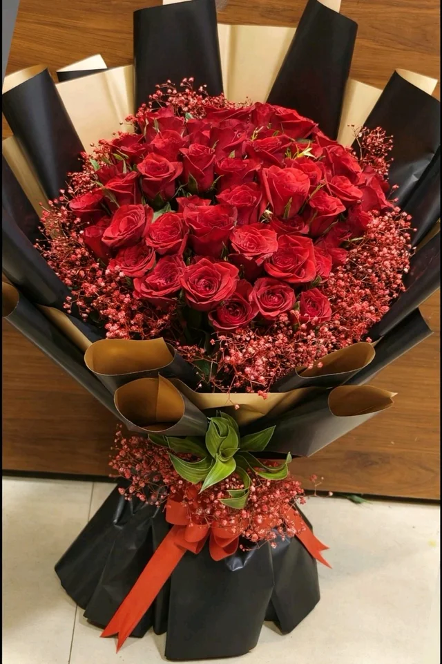 Red Rose Hand Bouquet 