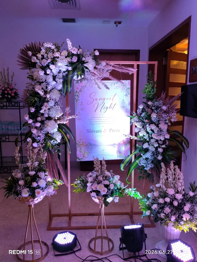 Welcome Bord Decoration (real & Artificial Flower )