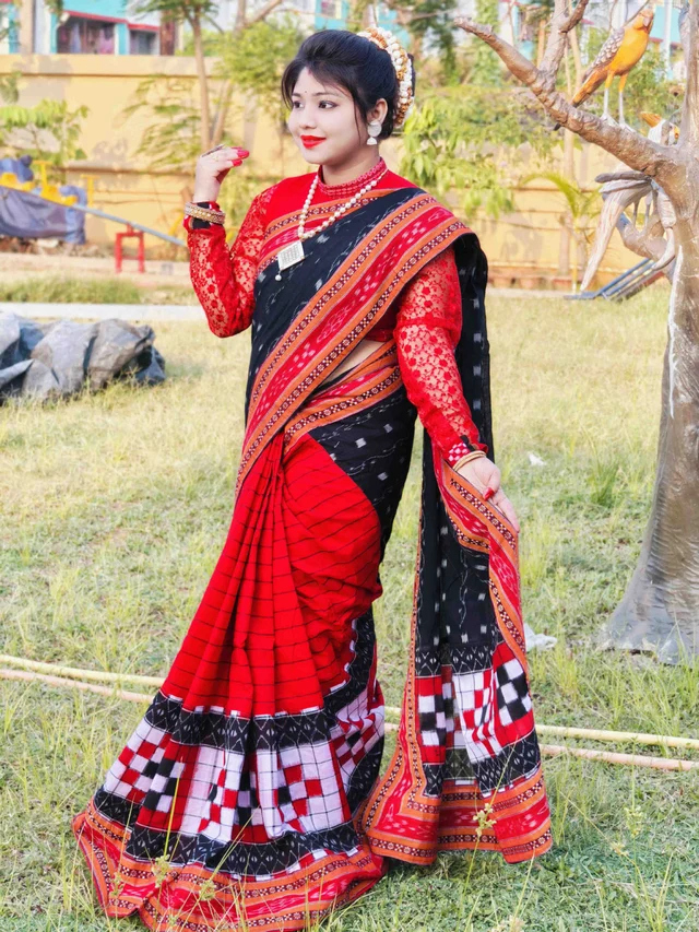 102233 Sambalpuri Handloom Cotton Patchwork Saree With Blouse - Red