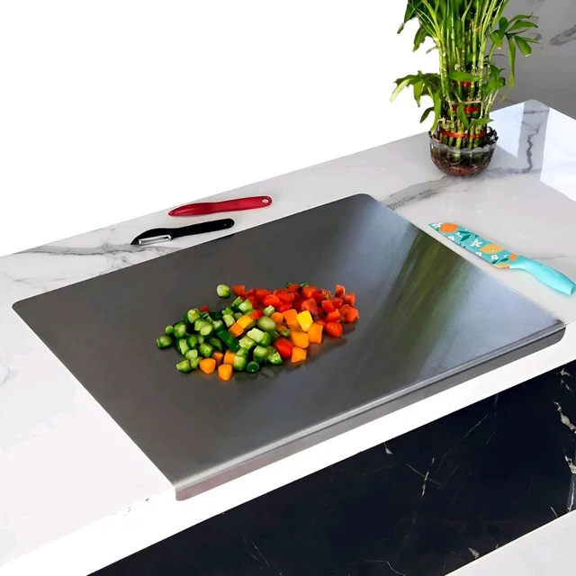 304 Stainless Steel Chopping Board with Lip - Non-Slip, Rust-Proof, Easy-to-Use Cutting Board for Vegetables, Meat, Fish, and Fruits (42 x 32 cm, Medium)