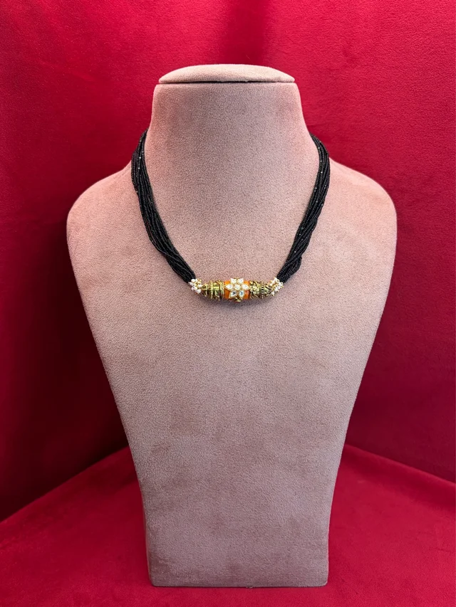 vintage black beads with carving pendent (11415)